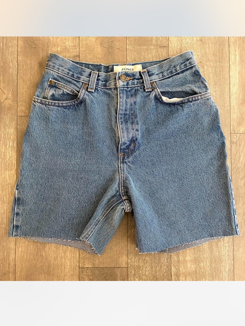 Jones Sport high waist vintage blue raw hem denim shorts size 4